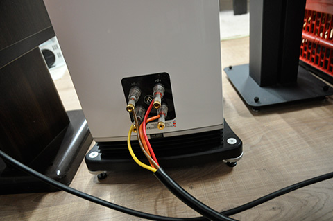 スピーカーケーブル