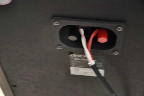 スピーカーケーブルカナレ